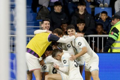 Los jugadores del Real Valladolid celebran el 1-2, obra de Amallah.