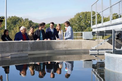 El consejero de Medio Ambiente, Vivienda y Ordenación del Territorio, Juan Carlos Suárez-Quiñones, visita la depuradora de Traspinedo.