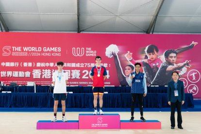 El patinador vallisoletano Álvaro Nieto en el podio de Hong Kong.