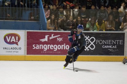 Nathan Sigmund patinando en Canterac