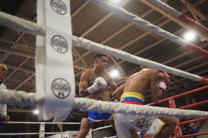 Salvi Jiménez domina en el ring a Yazid Ezzaidani