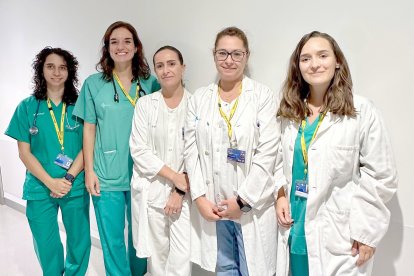 Sandra Izquierdo Santervás del Servicio de Aparato Digestivo; Noelia Alcaide Suarez, Servicio de Aparato Digestivo; Silvia Rojo Rello, Servicio de Microbiología e Inmunología; Ana Belén Muñoz Martín, Servicio de Farmacia, y Olga Ortega Lobete, Servicio de Aparato Digestivo