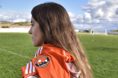 Clara Martín, con la camiseta del CD Parquesol a la espalda