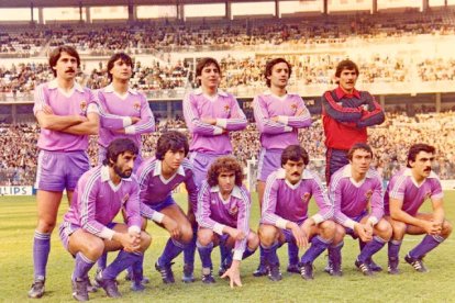 Once inicial del Real Valladolid 82-83 en su visita al Real Madrid; de izquierda a derecha, de pie: Moré, Díez, Santos, Pastor y Fenoy; agachados: Jorge, Da Silva, Pepín, García Navajas, Sánchez Valles y Fortes. E.M.