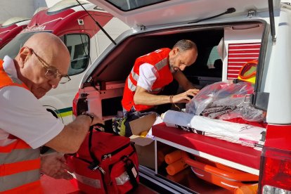 Imagen de Sergio y José Antonio, voluntarios de la Cruz Roja de Valladolid y Portillo respectivamente