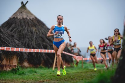 La vallisoletana Claudia Gutiérrez en el Cross de Itálica.