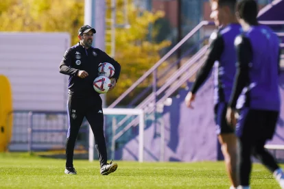 Paulo Pezzolano en un entrenamiento