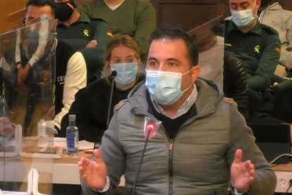 El protésico Rubén A.R., acusado de la trama de estafas bancarias, durante el juicio por el crimen de la Circular.