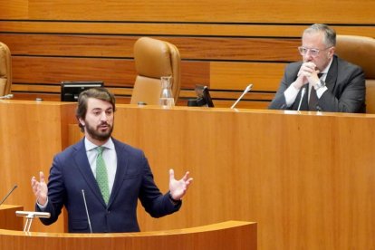 El portavoz de Vox en las Cortes, Juan García-Gallardo, durante el debate de la PNL
