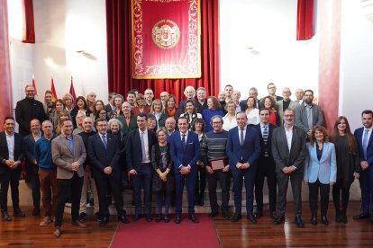 Entrega de medallas y distinciones a los funcionarios de la Diputación de Valladolid