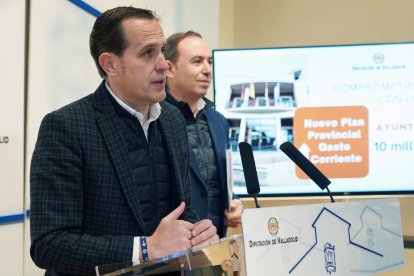 El presidente de la Diputación de Valladolid, Conrado Íscar, junto con el vicepresidente primero y diputado del Área de Hacienda, Víctor Alonso, presentan el Plan Provincial de Gasto Corriente