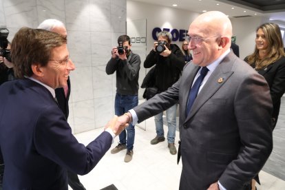 José Luis Martínez-Almeida y Jesús Julio Carnero en la presentación en Madrid.