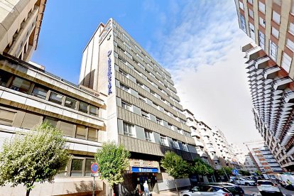 Edificio de la Seguridad Social en la calle Juan de Juni de Valladolid