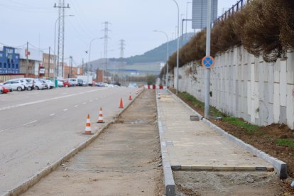 Parte del carril bici de la calle Oro en el polígono San Cristóbal de Valladolid.