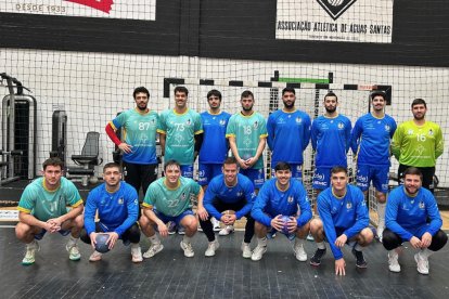 Expedición del Recoletas Atlético Valladolid que jugó en Portugal.