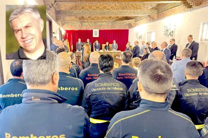 Compañeros del bombero Fernando Navarro acuden como público al Pleno de la Institución Provincial, que le ha otorgado su Distinción Especial. ICAL
