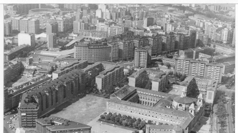 El edificio que hoy alberga la Consejería de Sanidad fue durante más de 60 años el hospital de referencia de Valladolid y da nombre al paseo del Hospital Militar, una calle marcada por conventos, negocios históricos y los neones de los BroadwayFuente: JUAN GARCÍA / ARCHIVO MUNICIPAL VALLADOLID