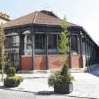 Fachada acristalada del tradicional Mercado del Val.-J.M.LOSTAU