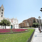 Jardines de La Antigua en los que estaba previsto construir un aparcamiento subterráneo.-E.M.