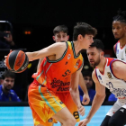 Sergio de Larrea en su debut en la Euroliga ante el Efes de Estambul. / EM