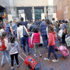 Los alumnos entran a un céntrico colegio de Valladolid.-J.M. LOSTAU
