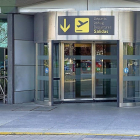 Puerta de entrada del aeropuerto de Villanubla.-PHOTOGENIC