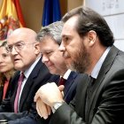Jesús Julio Carnero y Óscar Puente en la reunión del Consejo de Administración de la Sociedad Valladolid Alta Velocidad, el 23 de febrero. ICAL