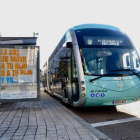 Autobús eléctrico de Auvasa, en una parada.