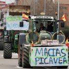 Tractorada para pedir la sustitución de la tubería general que les permita regar este año a los regantes del Canal Macías Picavea, en Valladolid