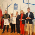 El diputado de Empleo, Desarrollo Económico y Reto Demográfico, Roberto Migallón, el alcalde de Olivares de Duero, Tomás Andrés, y la presidenta de la Asociación Cultural ‘El Olivo’ han presentado la XII edición ‘El Pucherito a la Antigua’