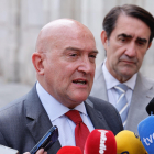 Carnero junto al consejero de Medio Ambiente, José Antonio Suárez-Quiñones