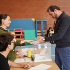 El ministro de Transportes y Movilidad Sostenible, Óscar Puente, vota en la jornada electoral. ICAL