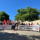 Trabajadores del Zambrana se manifiestan a las puertas del centro