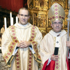 José Luis de la Cuesta, futuro sacerdote de Valladolid, a la derecha de Luis Argüello, arzobispo de Valladolid y presidente de la CEE.