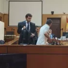 El acusado y su abogado en el juicio celebrado en la Audiencia de Valladolid