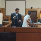 El acusado y su abogado en el juicio celebrado en la Audiencia de Valladolid