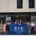 Concentración a la puerta de los Juzgados de la calle Angustias de Valladolid con motivo del Día de la Justicia Gratuita
