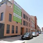 Imagen de archivo de unos pisos en venta.