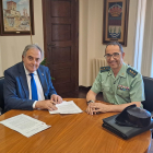 El alcalde de Laguna de Duero y el Coronel de la Comandancia de la Guardia Civil firman la prórroga