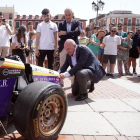 El alcalde de Valladolid, Jesús Julio Carnero, durante la presentación del monoplaza que competirá en la prueba de Formula Student en el Circuit de Barcelona-Catalunya del 1 al 7 de agosto