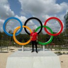 Juan Carlos Pastor en París con los aros olímpicos
