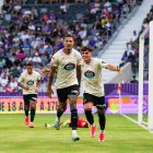 Marcos André y Koke celebran el 0-1 en Toulouse