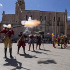 Exhibición de las tropas imperiales en la Plaza Mayor de la Hispanidad