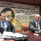 Óscar Puente y Jesús Julio Carnero, en la Comisión de Transportes del Senado
