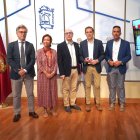 La directora general de Comercio y Consumo de la Junta, Maria Pettit; el presidente de Fecosva, Jesús Herreras; el presidente de la Diputación, Conrado Íscar, y el diputado Moisés Santana presentan la campaña 'Disfruta Provincia de Valladolid'.