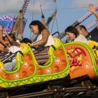 Las familias disfrutan de los carruseles de la feria de Valladolid