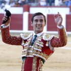 Israel Martín agradece al público los aplausos recibidos