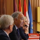 El rector de la UVa Antonio Largo da la bienvenida a estudiantes de Medicina en la inauguración del curso en la Universidad de Valladolid