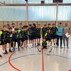 Joaquín Velasco, a la derecha, con su equipo juvenil de Delicias, campeón del Trofeo de Ferias.