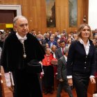 La consejera de Educación, Rocío Lucas, junto al rector de la UVa Antonio Largo en en el acto de apertura del curso 2024-2025 en la Universidad de Valladolid